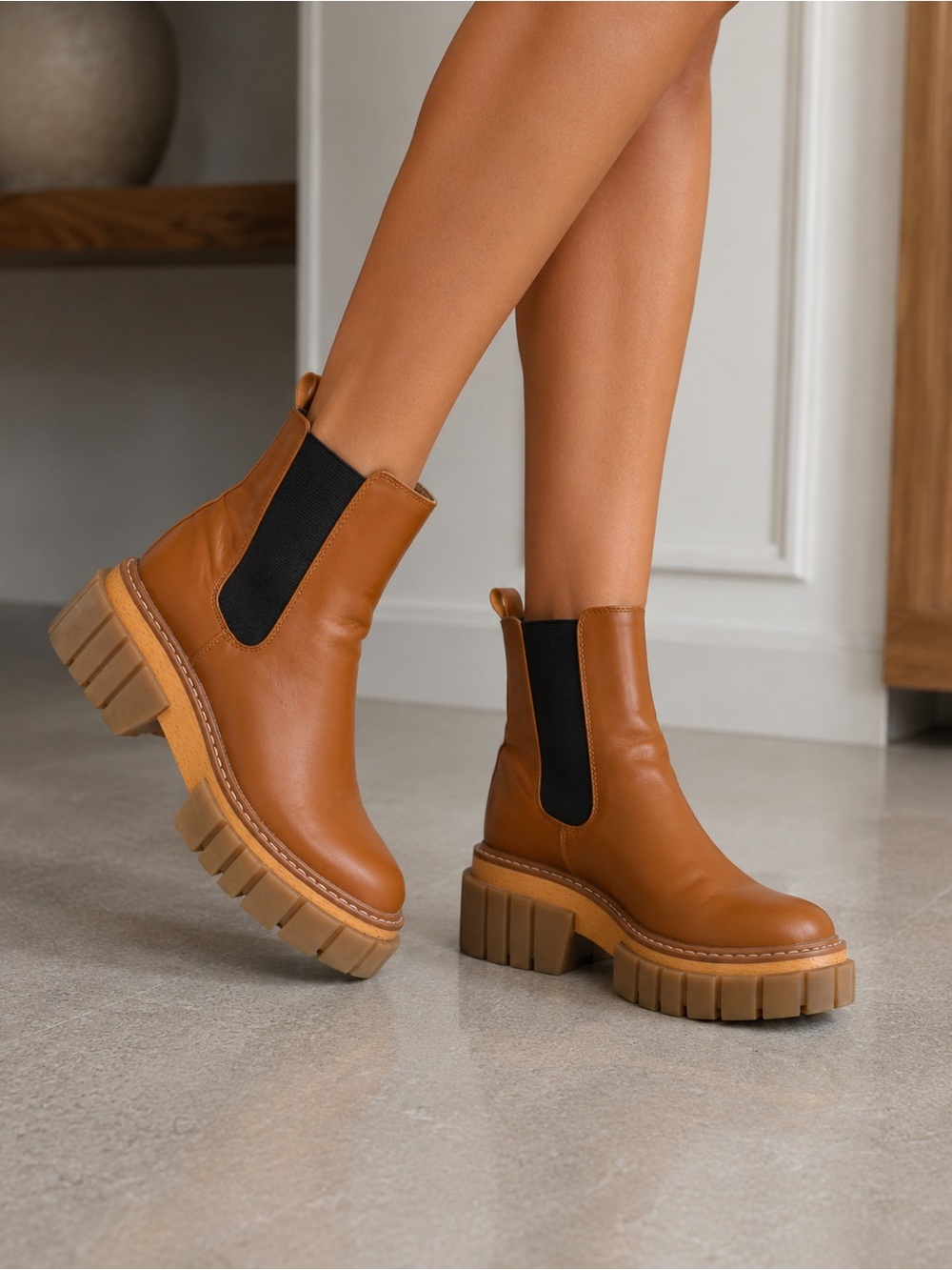 Madden Girl Cognac Brown Chunky Lug Sole Chelsea Boots Size 6M